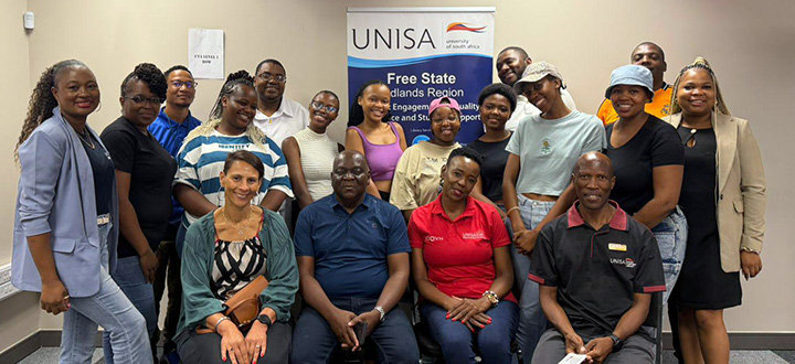 UNISA Team with the students at Bloemfontein campus_teaser.jpg